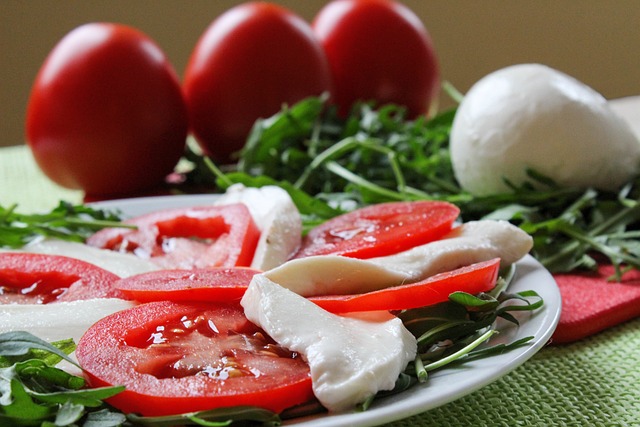 Caprese Salad with tomatoes, Mozzarella and Rocket